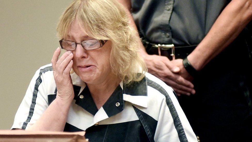 Joyce Mitchell pleads guilty to role in NY prison escape - BBC News