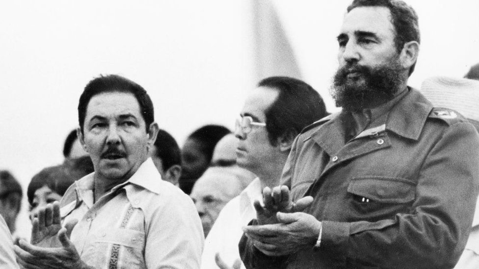 Raúl y Fidel Castro