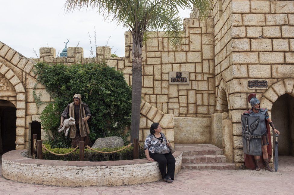 A woman looks at a Roman guard