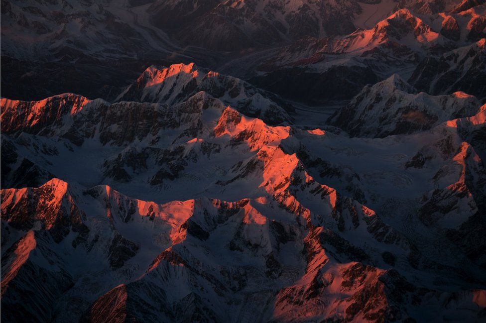 _95132138_china-himalaya-sunset-snow-mou