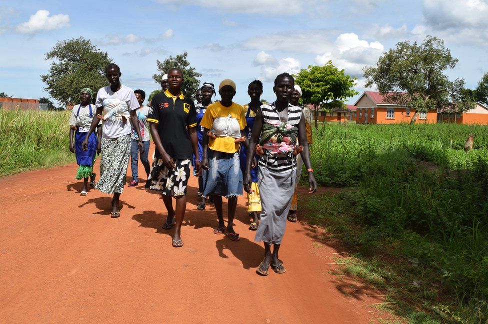Women walking in Mungula