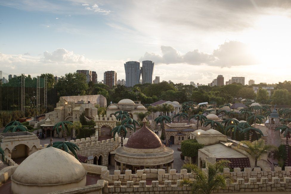An overview of the theme park
