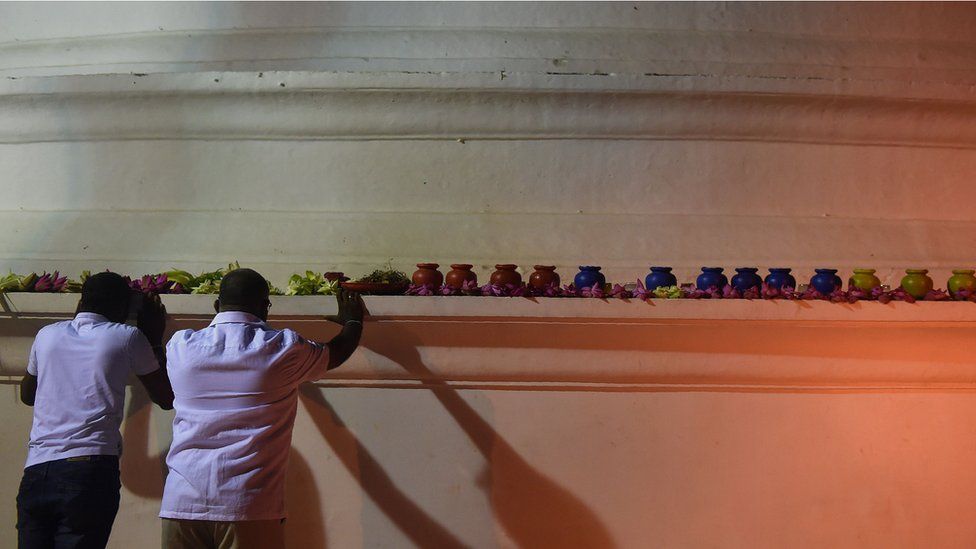 Sri Lankan Buddhist devotees pray to bring in the New Year and Poya, a full moon religion festival, at the Kelaniya Temple in Kelaniya on January 1, 2018.