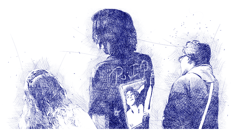 Ilustración de jóvenes en el funeral con camisetas con la foto de José.