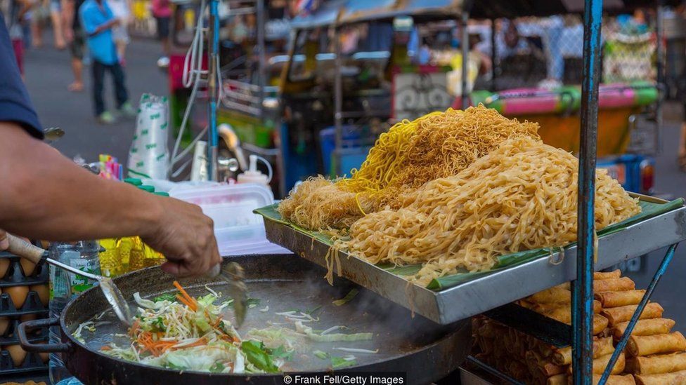 Thức ăn đường phố là một phần quan trọng trong thực đơn hàng ngày của người dân Bangkok.