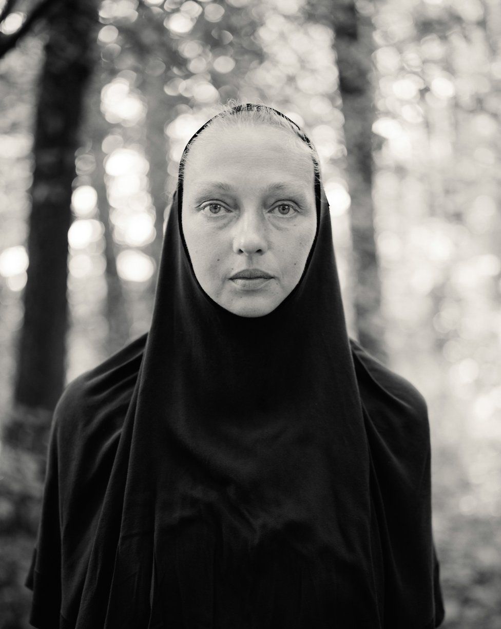 صورة لامرأة في الحج