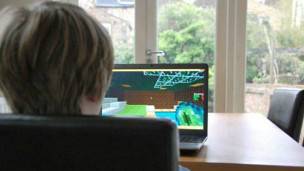 Minecraft, permainan blok yang membuat ketagihan 150331165709_minecraft_nino_304x171_bbc_nocredit