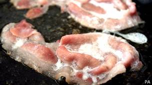 Tocino en un sartén