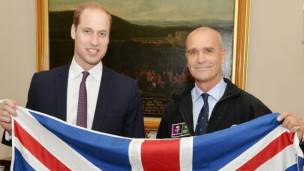 El príncipe William de Inglaterra junto a Henry Worsley