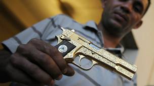 Pistola de oro
