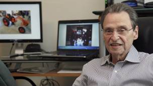 El empresario de origen cubano Saúl Berenthal trabajó como ingeniero en la compañía de tecnología IBM y es la primera vez que diseña un tractor. El empresario de origen cubano Saúl Berenthal trabajó como ingeniero en la compañía de tecnología IBM y es la primera vez que diseña un tractor.