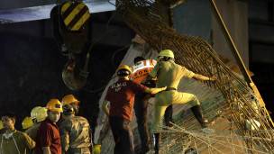 Rescatistas buscan a sobrevivientes