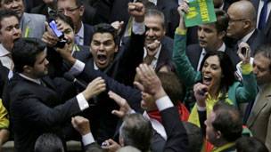 Diputados brasileños conmemoran la autorización del impeachment a la presidenta Dilma Rousseff