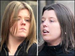 Julie McMullan (esq.) e Caroline Harris