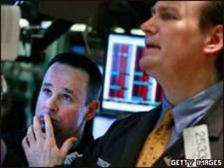 Operadores da Bolsa de Nova York nesta segunda-feira (Getty Images)