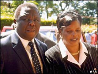 O premiê Morgan Tsvangirai e sua esposa, Susan.