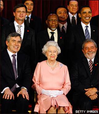 Rainha Elizabeth 2ª e líderes mundiais