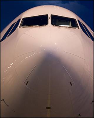 Frente do Airbus A330 com os sensores Pitot (foto AirTeamImages)
