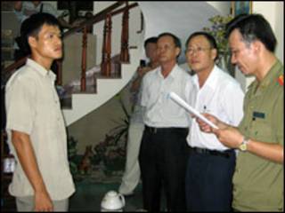 Nguyễn Tiến Trung khi bị bắt (ảnh của báo Công an Nhân dân)