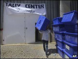 مركز اقتراع في أفغانستان