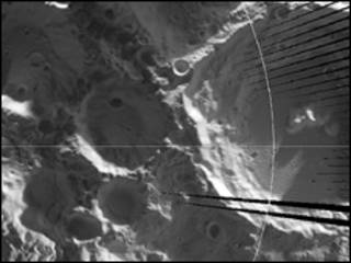 Imagem do polo sul da Lua feita pelo Diviner Lunar Radiometer Experiment (Foto: NASA/UCLA)