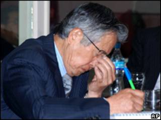 O ex-presidente peruano Alberto Fujimori durante julgamento nesta quarta-feira (AP)