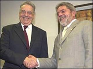 Fernando Henrique Cardoso e Luiz Inácio Lula da Silva em Santa Cruz de la Sierra, 15/10/03. Foto: J.Freitas, Agência Brasil