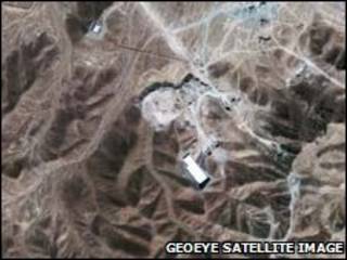 Foto de satélite das instalações nucleares perto de Qom, no Irã