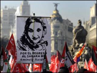 صورة حيدر واعلام مغربية في مظاهرة عمالية بمدريد