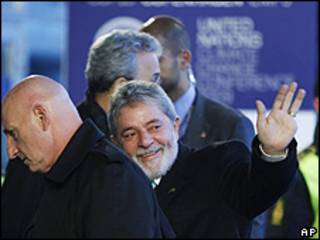 O presidente Luiz Inácio Lula da Silva chega ao Bella Center em Copenhague