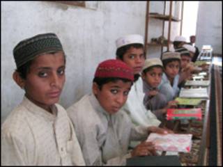 جنوبی پنجاب میں مسجد کے طالب علم(فائل فوٹو)