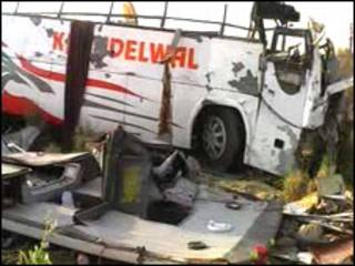 بھارت میں بس کے حادثے ایک معمول ہیں (فائل فوٹو)