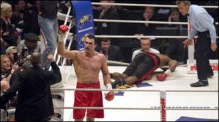 Володимир Кличко святкує перемогу