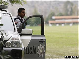 Policía en la hacienda de Fernández Cevallos