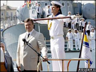 Віктор Янукович бере участь у святкуванні Дня флоту України у Севастополі