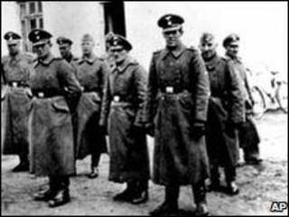 Guardas nazistas no campo de Belzec/AP