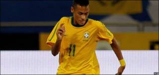 Neymar, jugador de fútbol brasileño