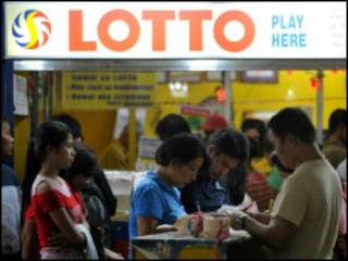 Jutaan orang antri beli lotere di Filipina