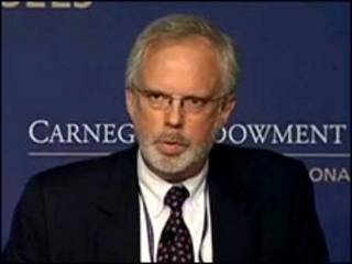 Ông David Shear khi phát biểu về Đài Loan và Trung Quốc tại trung tâm Carnegie Endowment ở Hoa Kỳ hồi tháng 7/2010