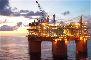 Plataforma de extracción petrolera (foto archivo)