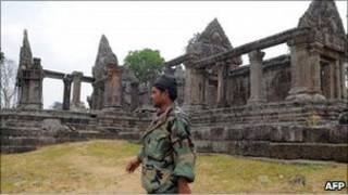 Kuil Preah Vihear yang diperebutkan