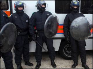riot police in london