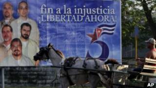 Cartel que pide la libertad para "los cinco" en Cuba.