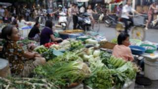 Một ngôi chợ vắng khách ở TPHCM