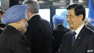 El primer ministro indio, Manmohan Singh, y el presidente chino, Hu Jintao.