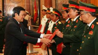 Quang cảnh lễ thăng quân hàm (ảnh của báo Quân đội Nhân dân)