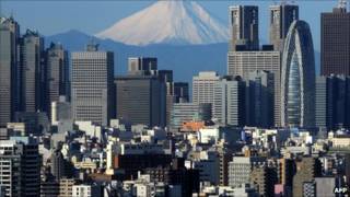 Zona comercial en Tokio, Japón
