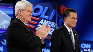 Newt Gingrich y Mitt Romny durante debate en Jacksonville, Florida