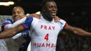 Kaos dukungan Muamba