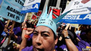 Activistas contra los impuestos de las grande corporaciones